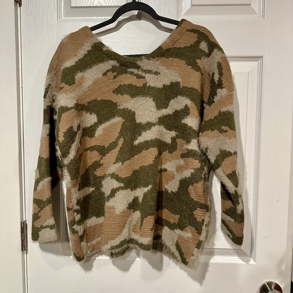 NWT POL Green Camo Military V Neck Mohair Sweater size Medium - Picture 2 of 5